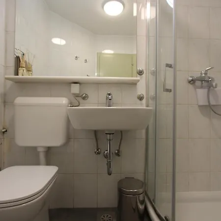 Nastanitev v družini Center4br Apartment*** *