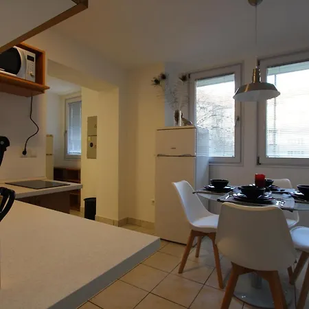 ホームステイ Center4br Apartment*** *