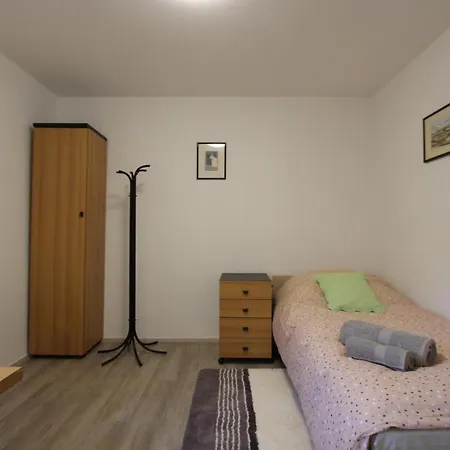 Nastanitev v družini Center4br Apartment*** *